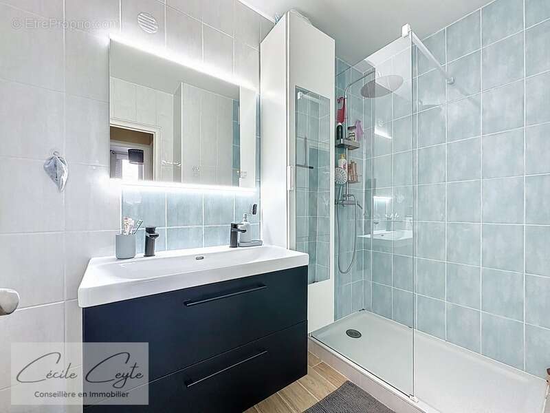 Appartement à SAINT-MARTIN-D'HERES