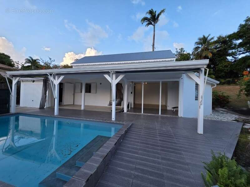 Maison à BAIE-MAHAULT