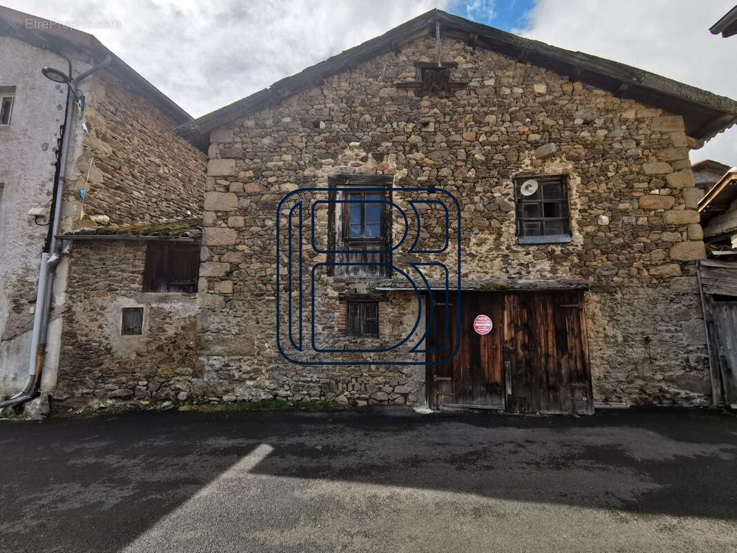 Maison à SAINT-ALYRE-D'ARLANC