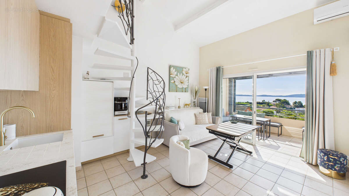 Appartement à CARQUEIRANNE