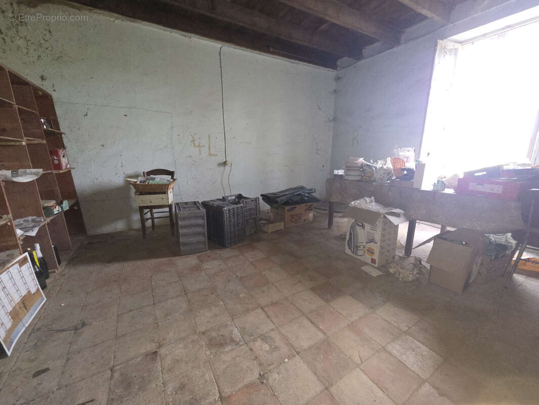 Maison en pierre à rénover   Fort potentiel d’aménagement - photo 5