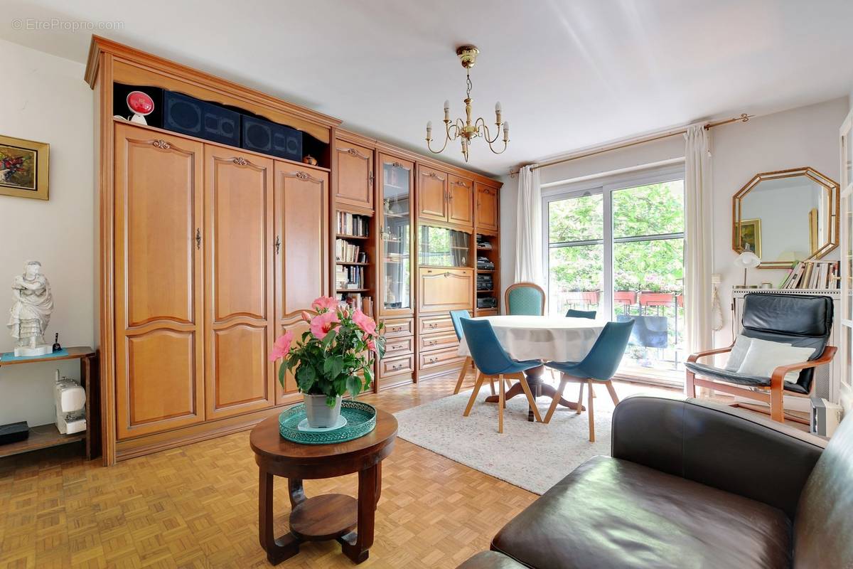 Salle à manger  - Appartement à PARIS-19E
