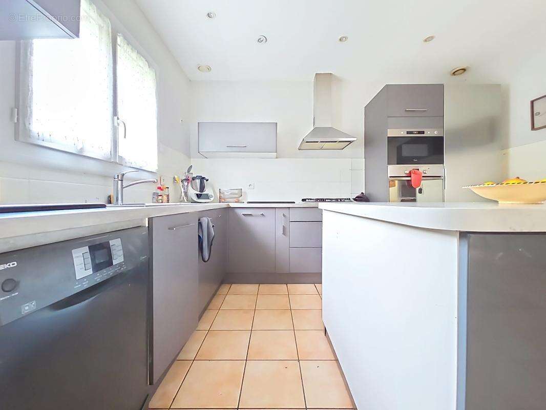 Maison - Plain Pied - 4 Chambres - Garage - Buanderie - Jardin - Piscine - photo 16