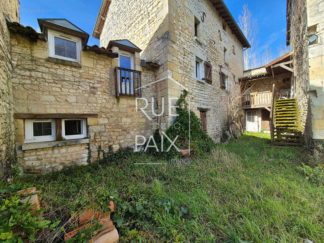 Maison à LES TROIS-MOUTIERS