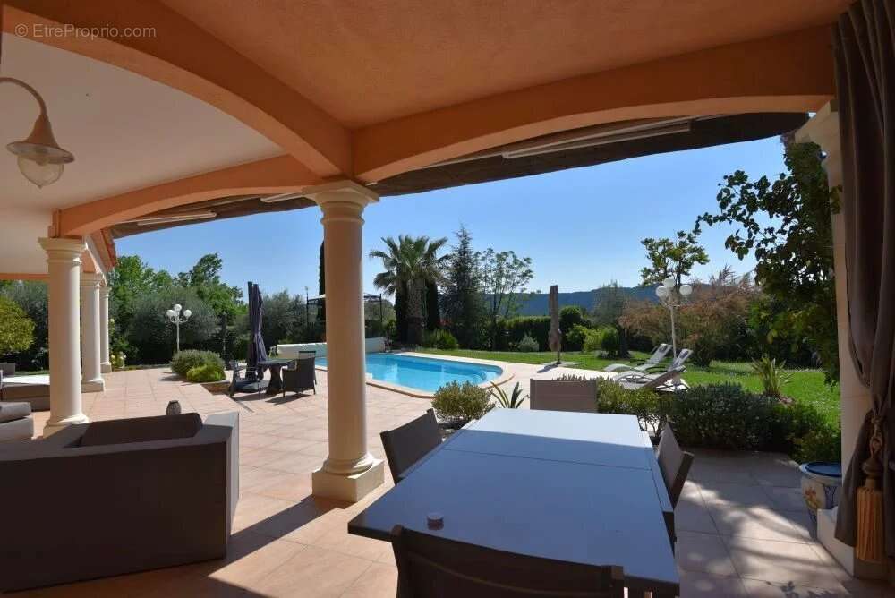 Maison à BAGNOLS-EN-FORET