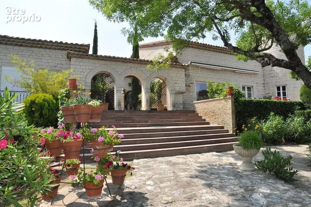 Demeure de prestige avec vue panoramique - 8 chambres - 1 ha de terrain - Ardèche Sud - photo 4