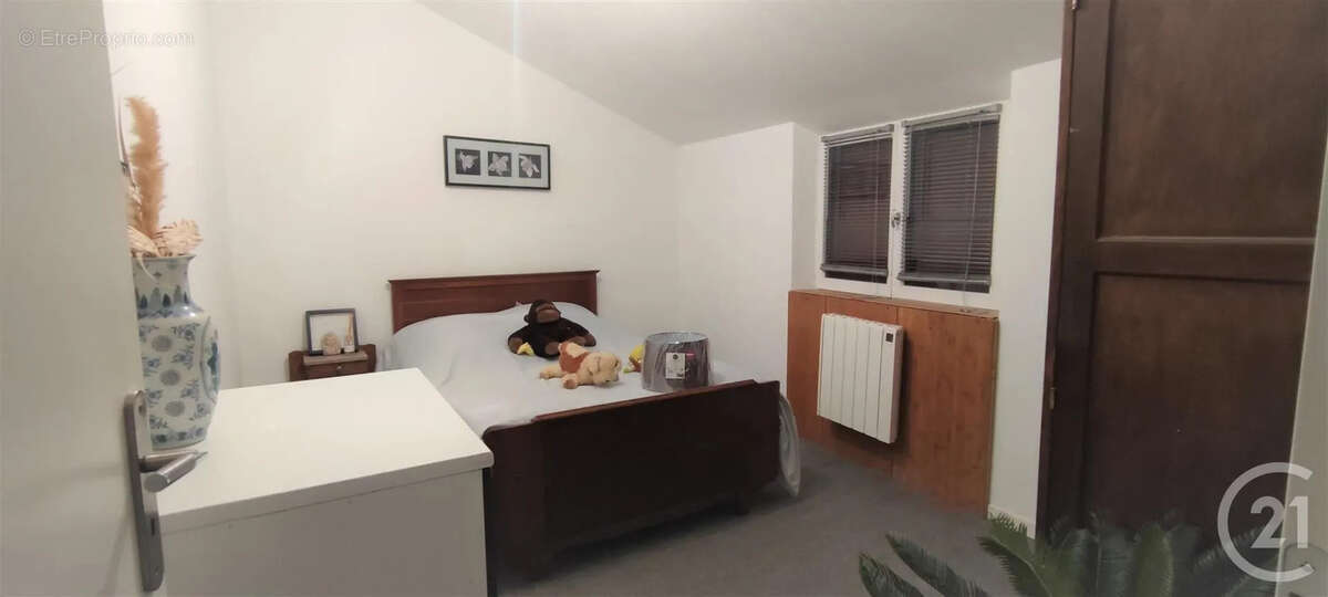 Maison à SAINT-QUENTIN-SUR-COOLE