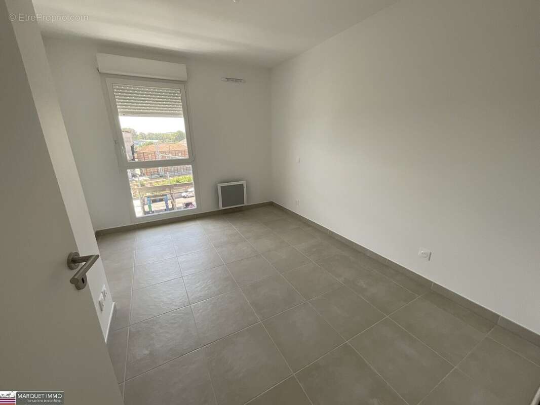 APT T4 offrant 91 m² avec terrasse 13 et 7 m² et parking au 4° étage avec ascenseur... - photo 5