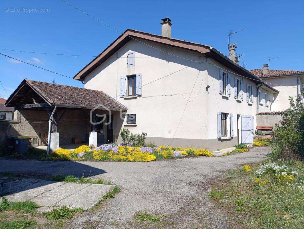 Maison à CHARNECLES