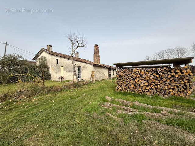 Terrain à SAINT-AIGULIN