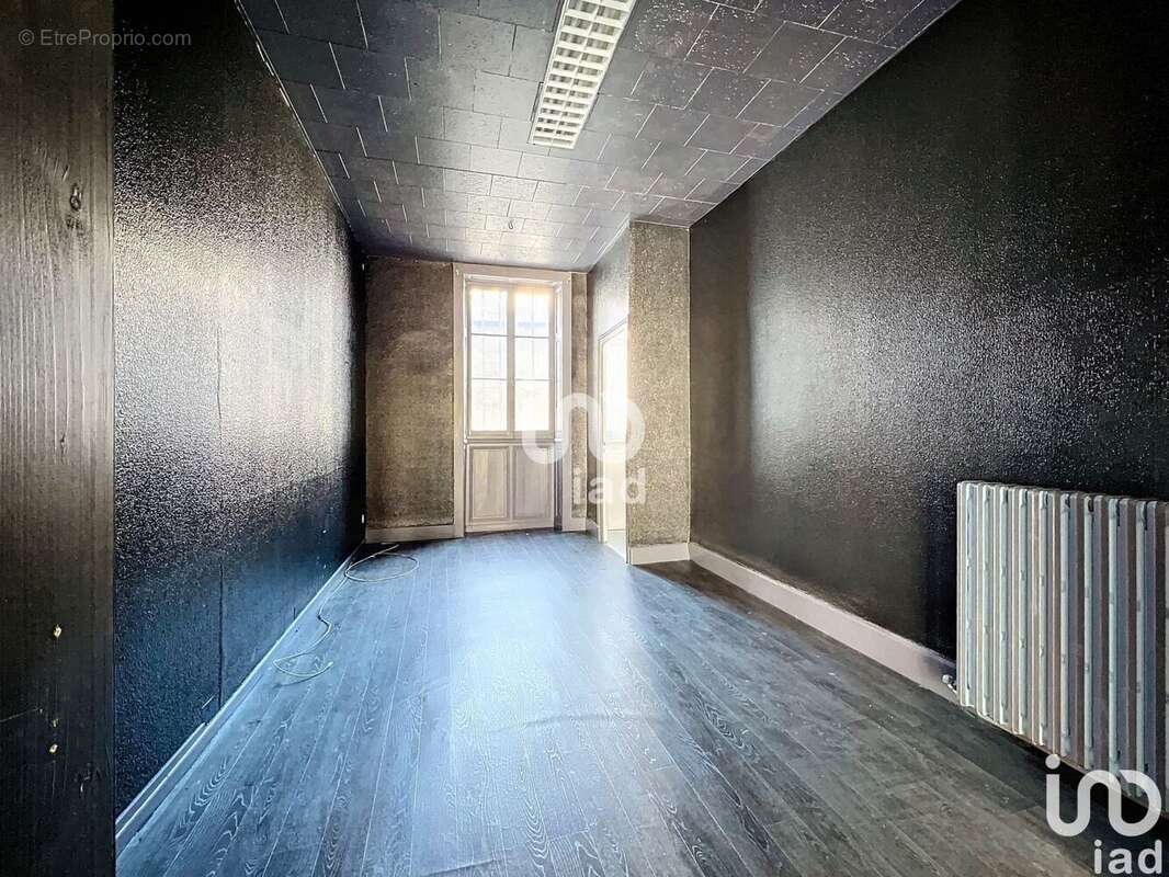 Photo 5 - Commerce à LA MOUILLE