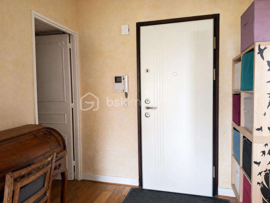 Les ulis – 3 pièces au dernier étage, loggia, vue dégagée et parking - photo 15