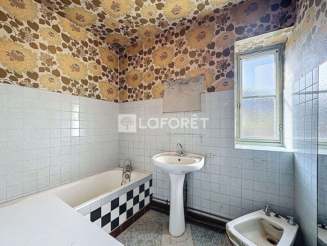 Maison à COURMANGOUX