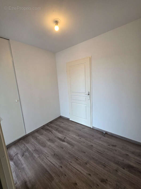 Roubaix edouard vaillant, t2 de 43 m² avec grand balcon, ascenseur et parking. proximité edhec et croix - photo 7