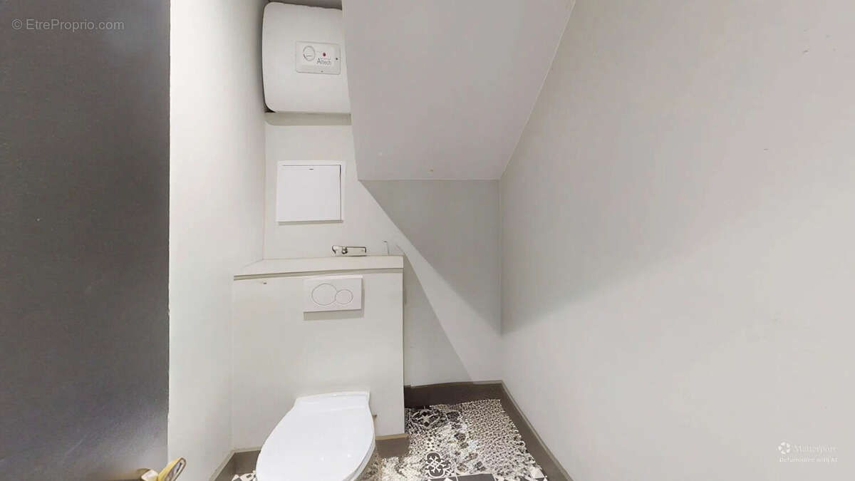 À vendre : Murs libres au coeur de Besançon, secteur Rivotte face parkings - photo 8