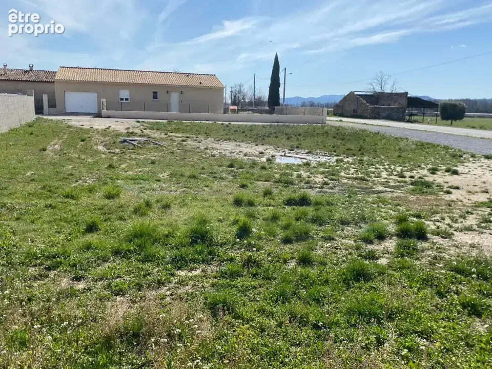 Terrain à LES MEES