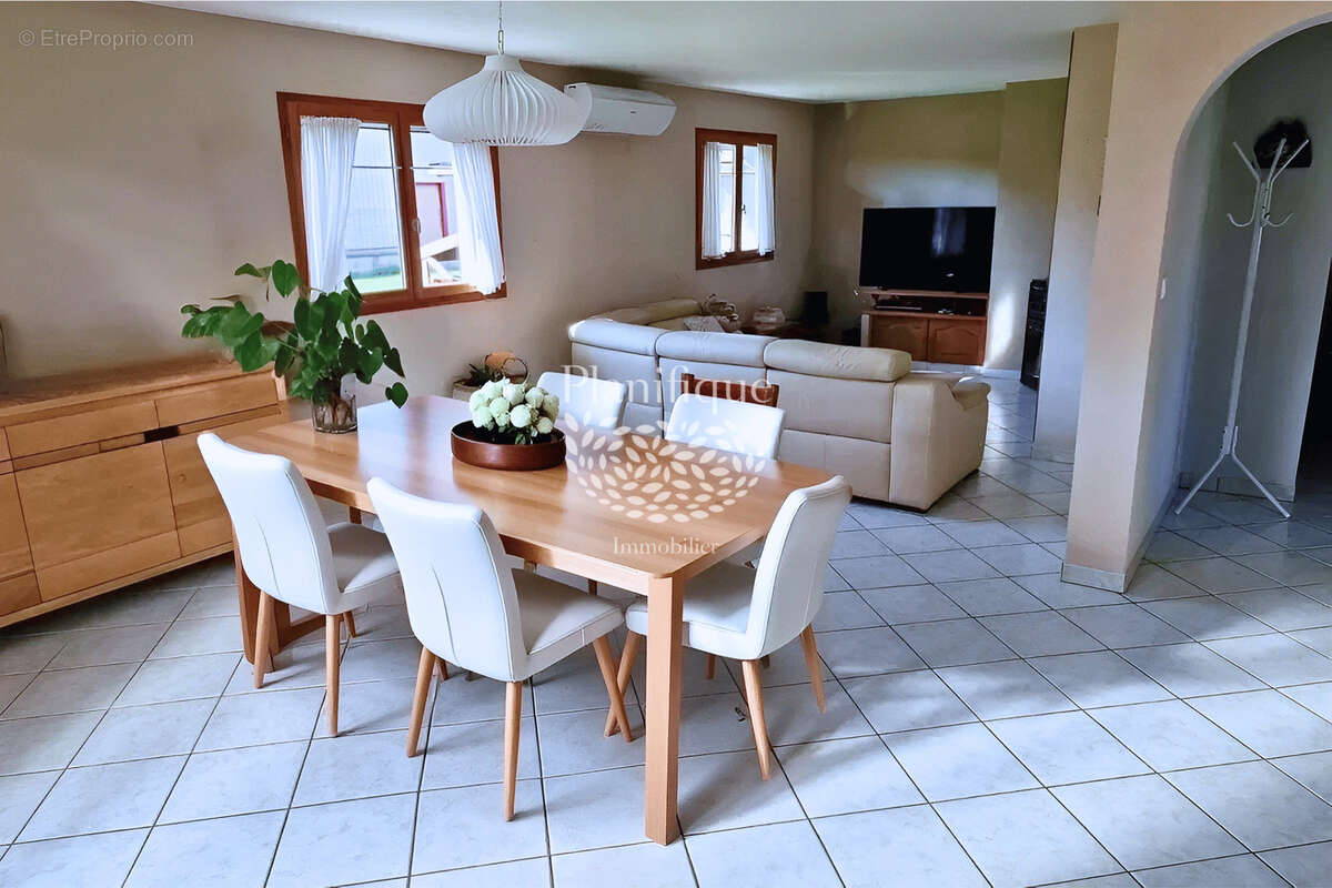 Maison à AMANCY