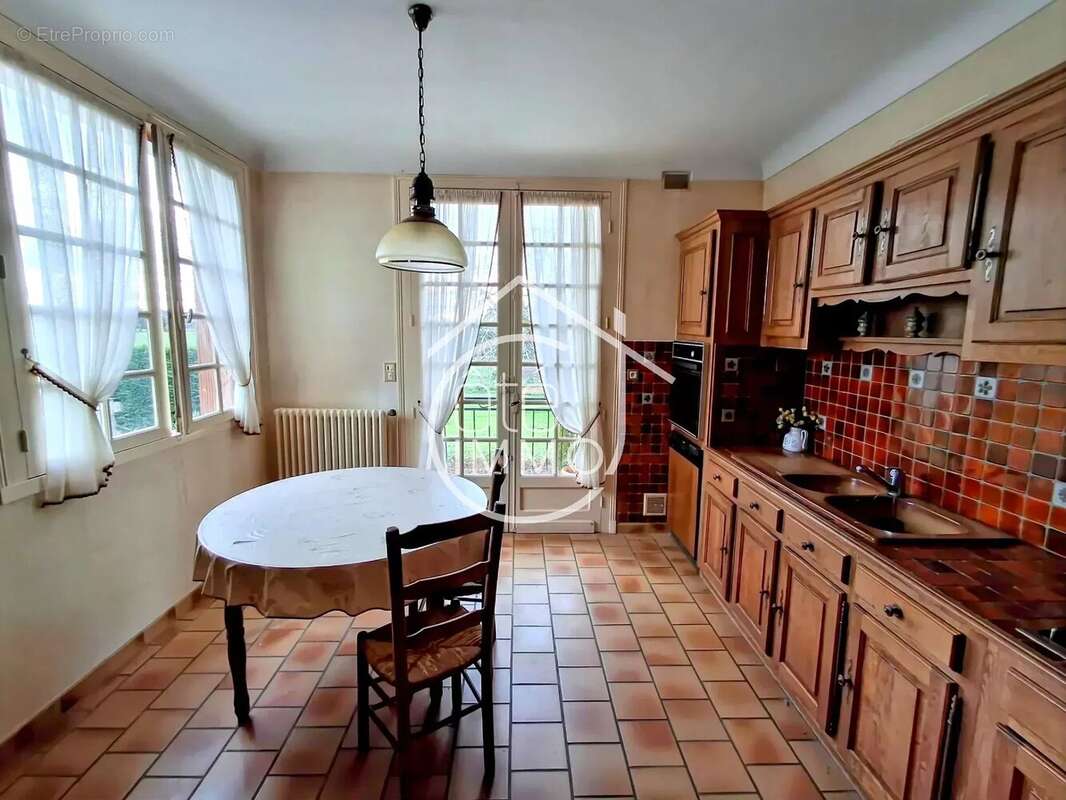 Maison à COURS-DE-PILE