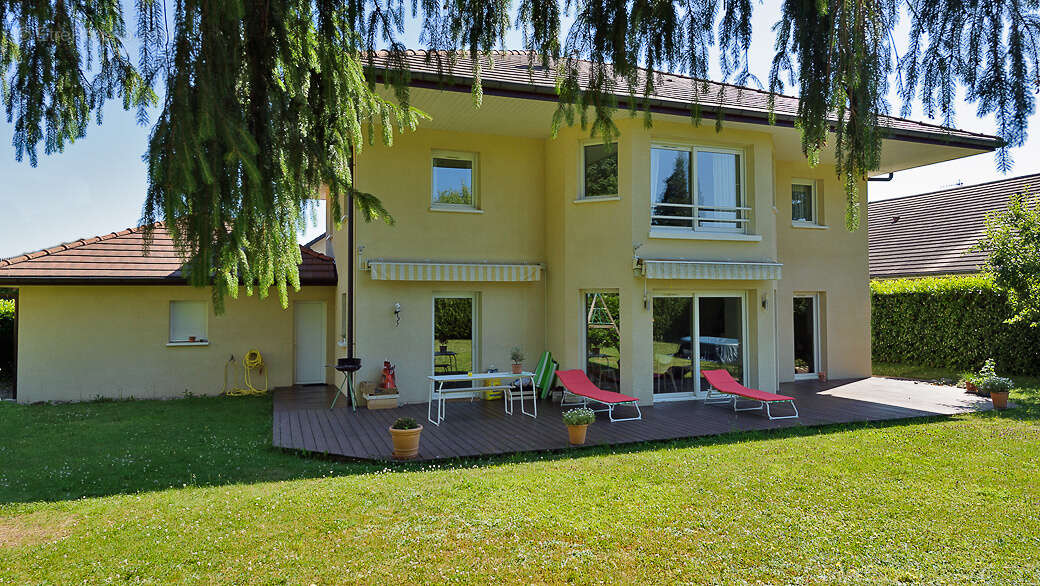 Maison à SAINT-GENIS-POUILLY