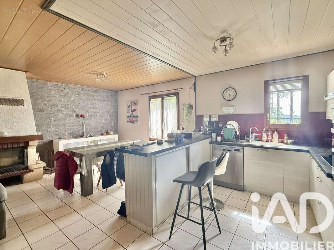 Maison 80 m² à Marcillac-Saint-Quentin  - photo 9