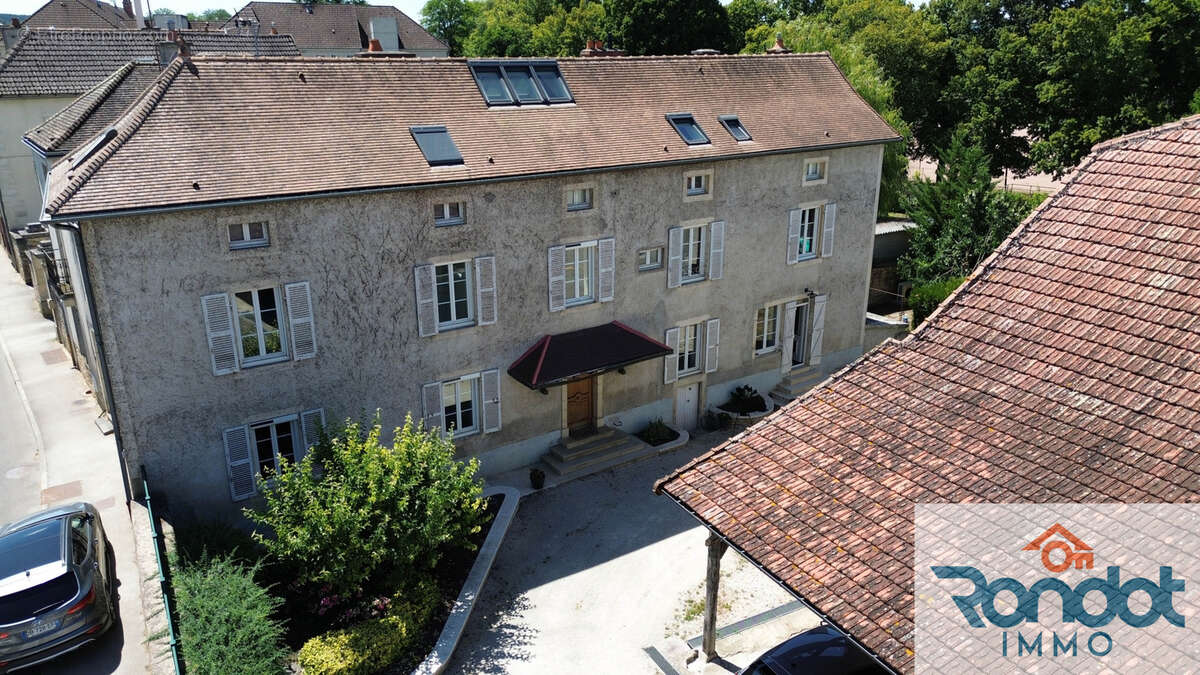 Maison à IS-SUR-TILLE