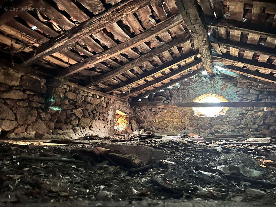 Petite bâtisse de charme à réhabiliter - photo 13