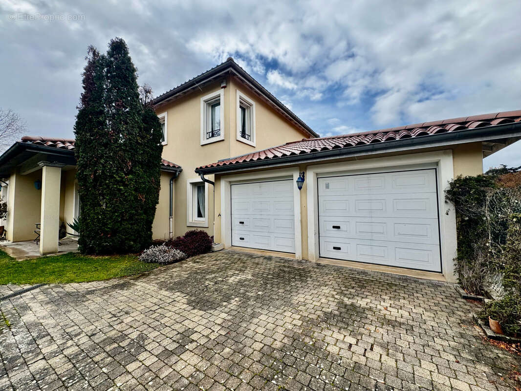 Maison à SAINTE-FOY-LES-LYON