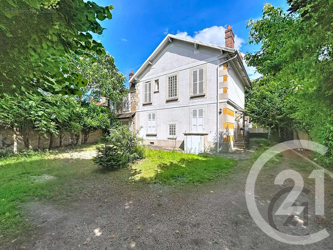 Maison à DAMMARIE-LES-LYS