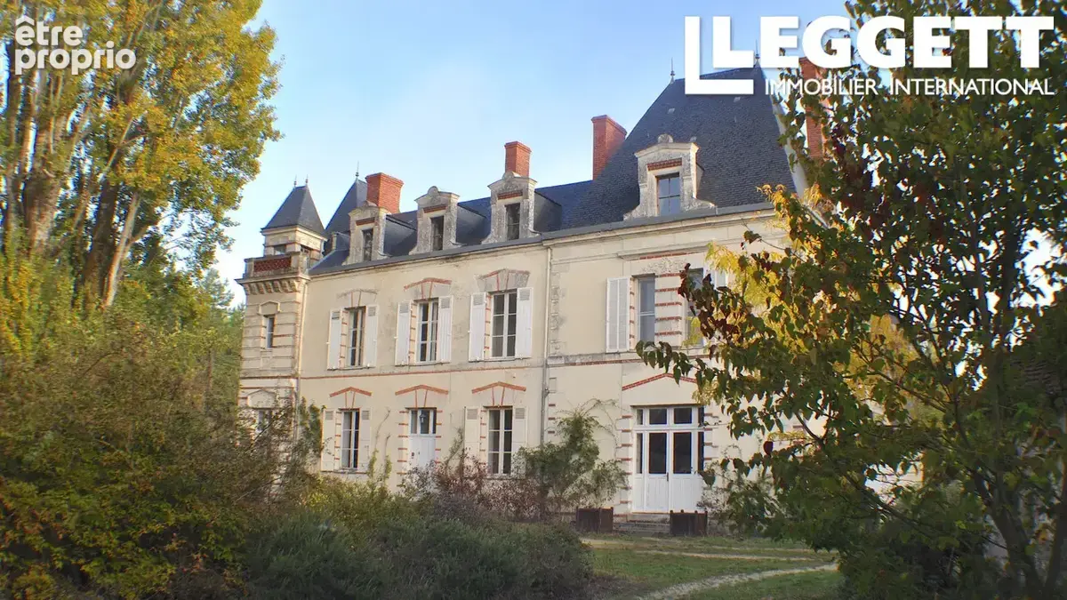 Grande « maison de maître » en bon état, idéalement située pour accéder à Saumur et à ses environs - photo 1