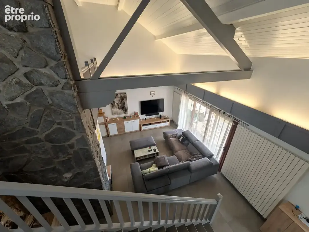 En exclusivité : Maison avec 6 chambres sur 1 750 m2 de terrain, commune très recherchée - photo 4