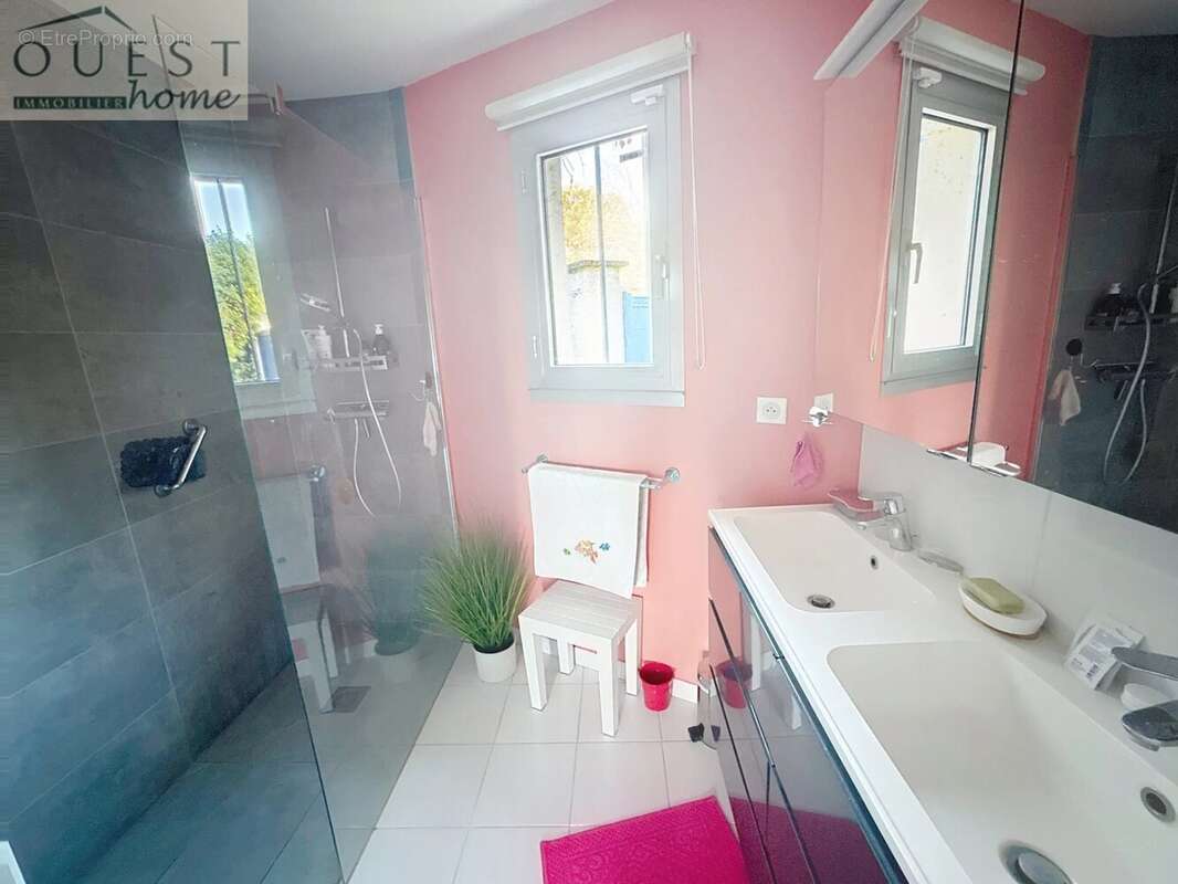 Maison à CHARBONNIERES-LES-BAINS