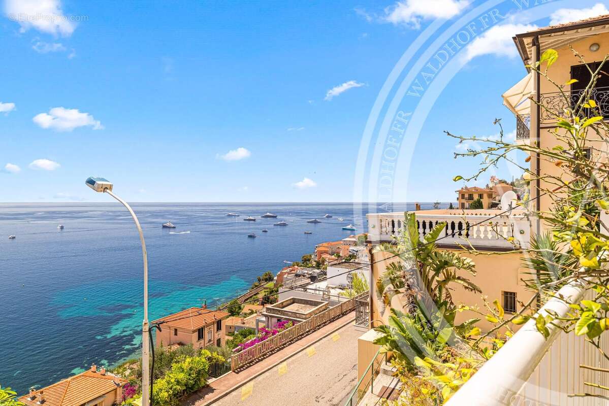 Une résidence de jardin de trois chambres entièrement rénovée au-dessus de la mer, Roquebrune-Cap-Martin - photo 2