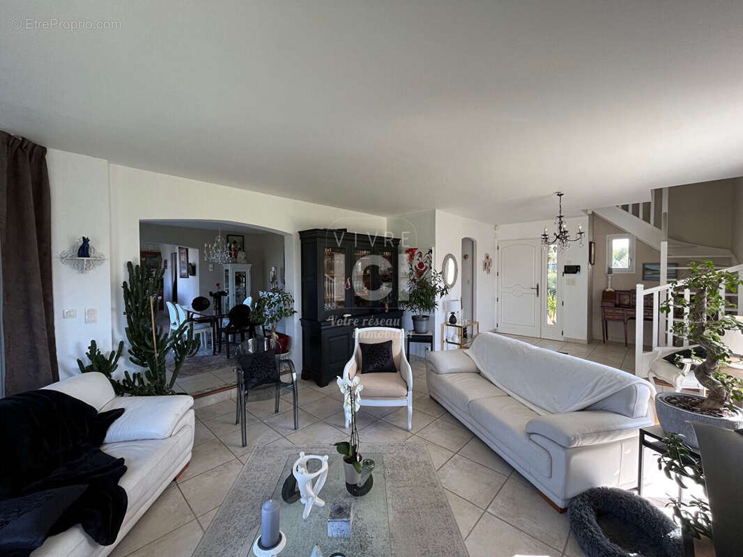 Maison à LA CHAPELLE-BASSE-MER