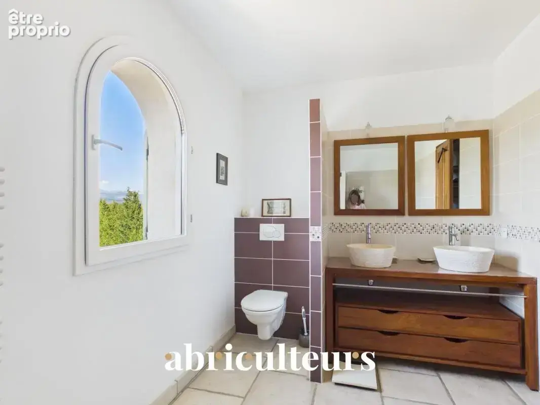 Élégante villa familiale de 250 m² en vente sur Montauroux (83440) - photo 18