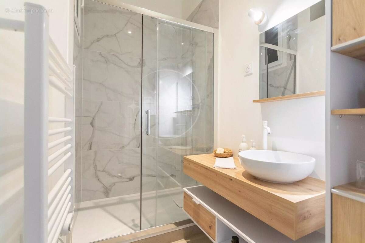 Appartement à MARSEILLE-6E