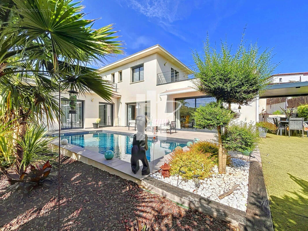 Maison à FREJUS