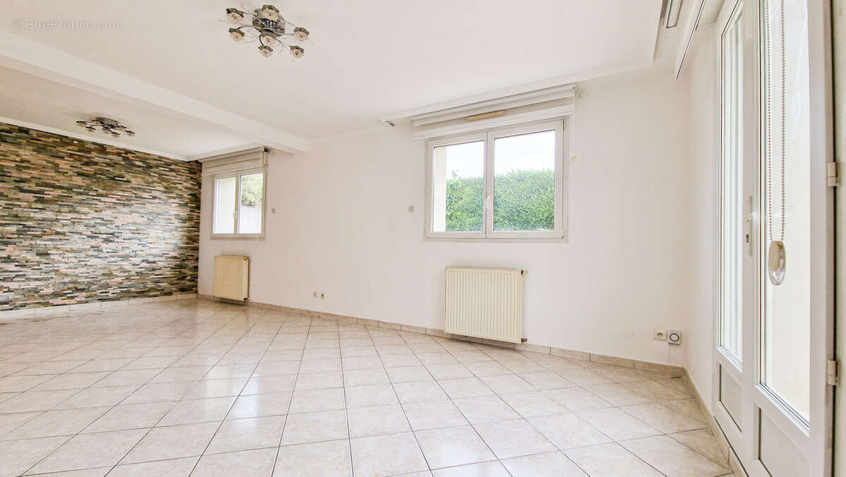 Maison à SARTROUVILLE