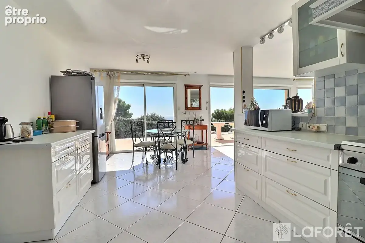 Maison Saint Raphael 6 pièce(s) 240 m2 - photo 5