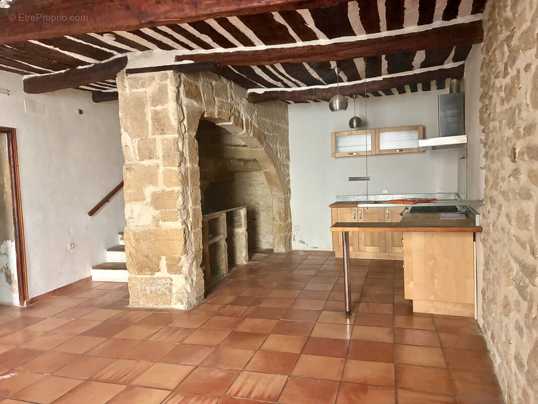 Maison à SAINT-CHAMAS