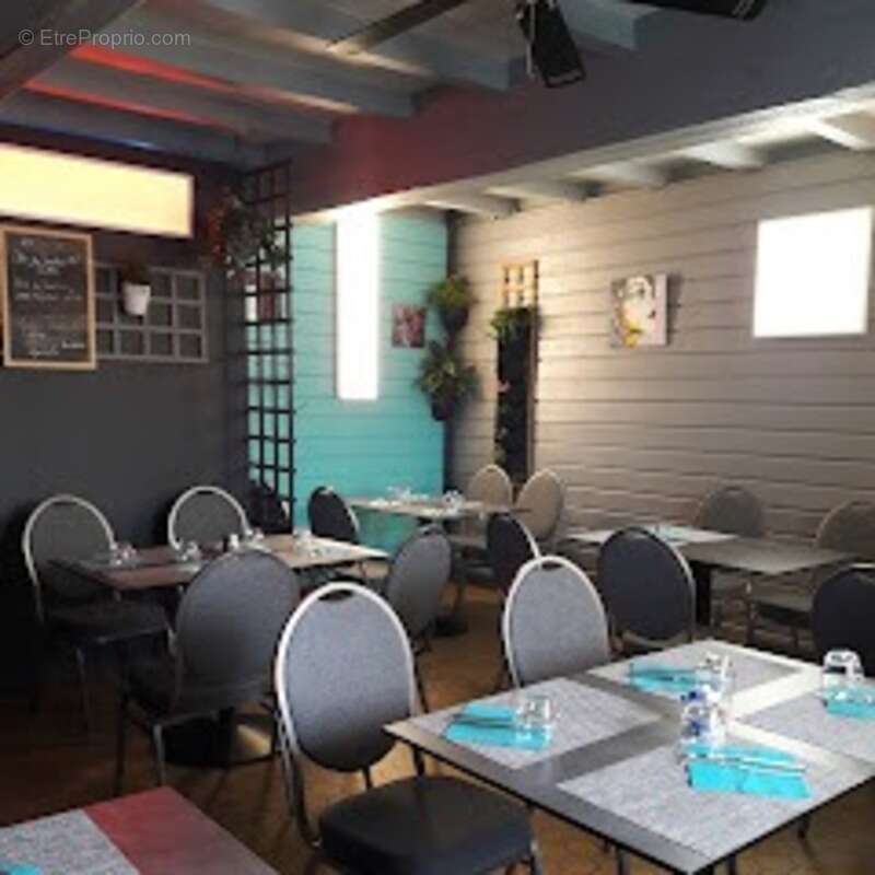 Commerce à NIEUL-LE-DOLENT