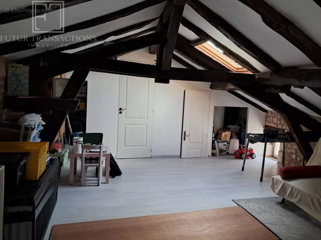 Maison à JAVERLHAC-ET-LA-CHAPELLE-SAINT-ROBERT