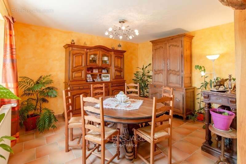 Maison à AUBRY-LE-PANTHOU