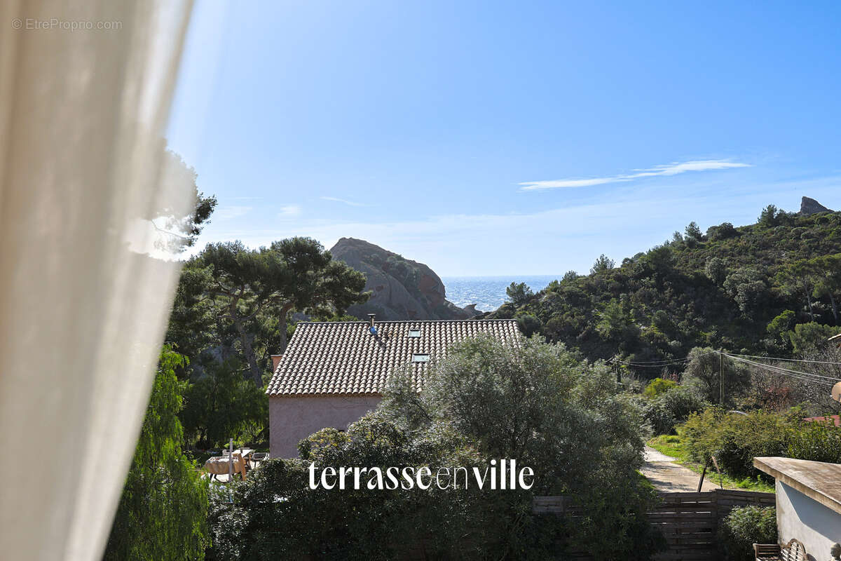 La ciotat - figuerolles - maison familiale - t6 - 204 m2 + t2 40 m2 - piscine - parcelle 1041m2 - vue mer - 1 - photo 26