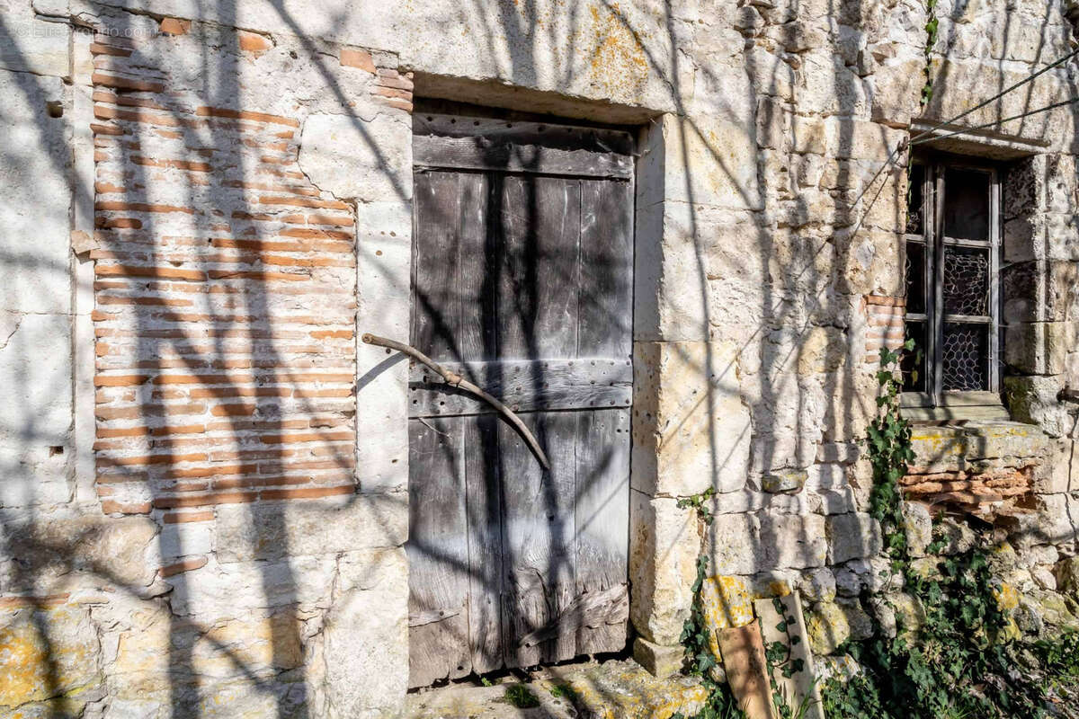 Ruin to renovate in a village - photo 9
