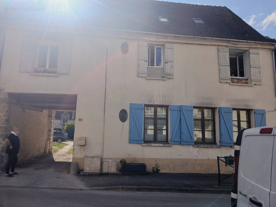 Appartement à JOUY-LE-CHATEL