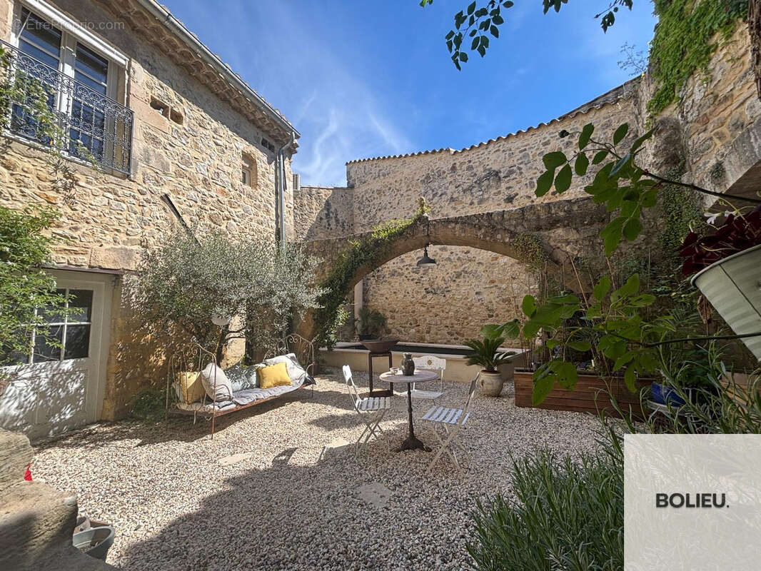 Un havre de paix aux portes d'Uzès - Piscine chauffée - Garage fermé. - photo 2