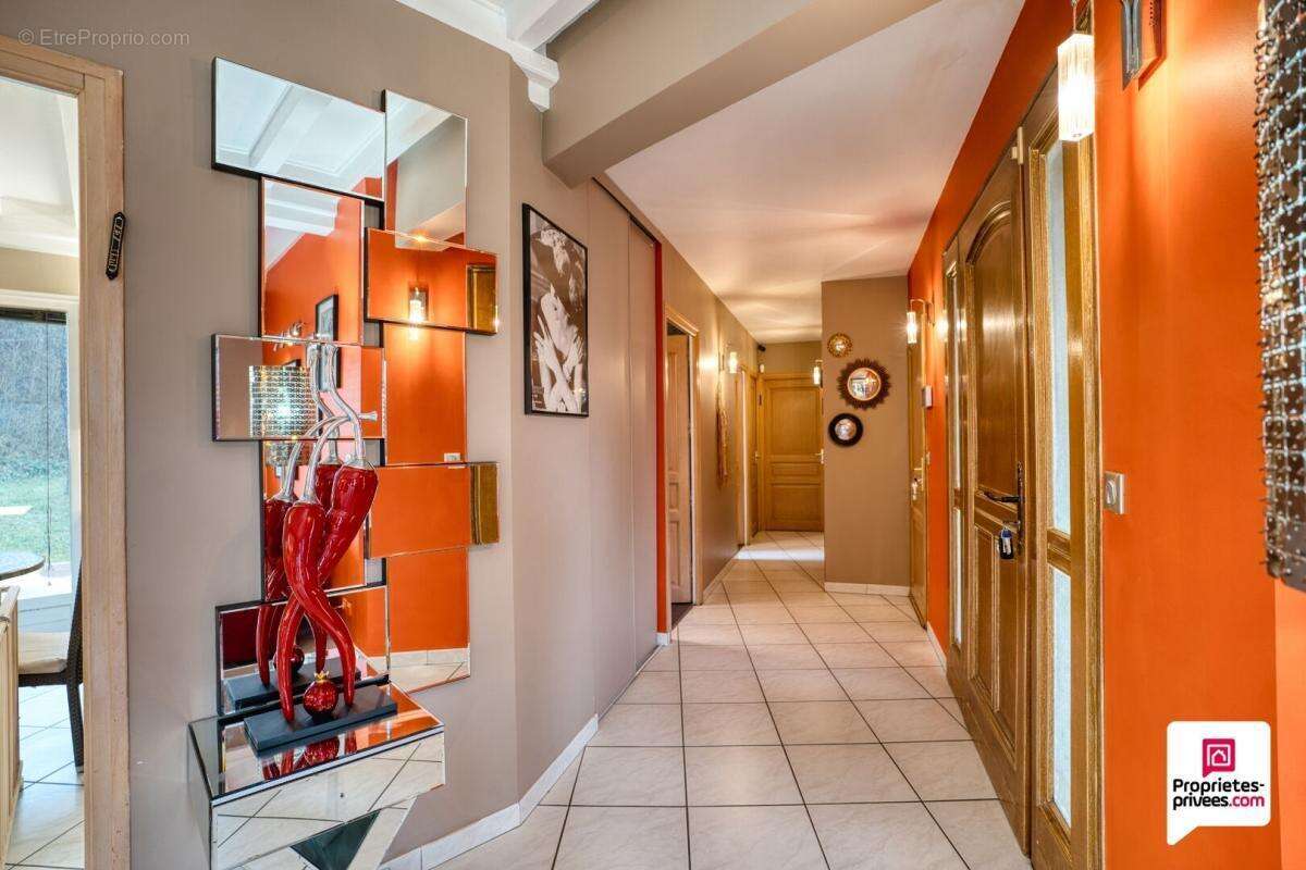 Magnifique maison familiale de 158 m2  + sous sol - Terrain  2445 m2 - photo 8