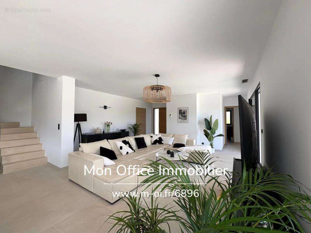 Maison à VENTABREN