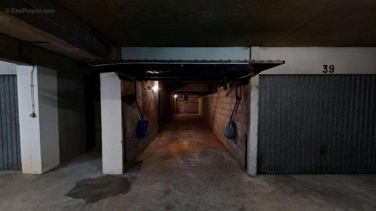 Parking à PARIS-15E