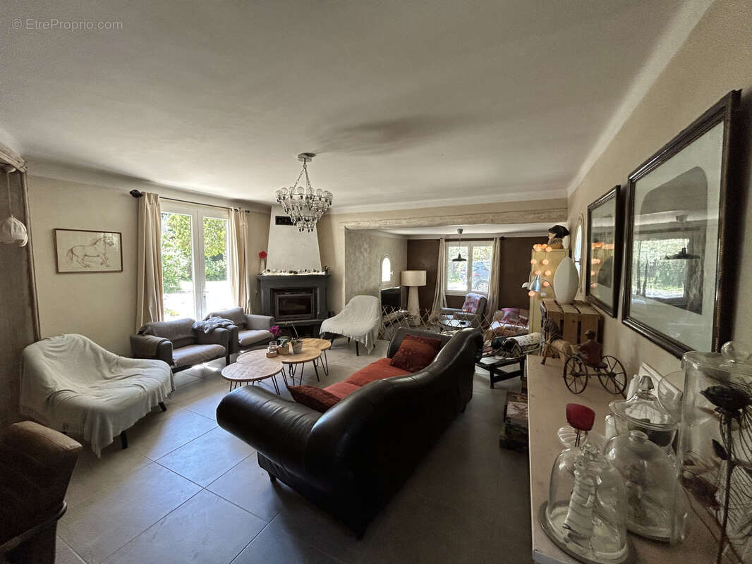 Maison à MONTAREN-ET-SAINT-MEDIERS